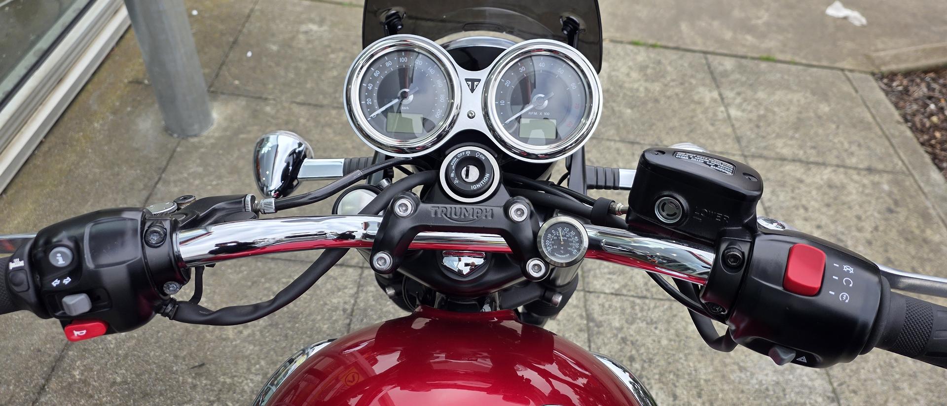 2019 TRIUMPH BONNEVILLE T100 ROAD