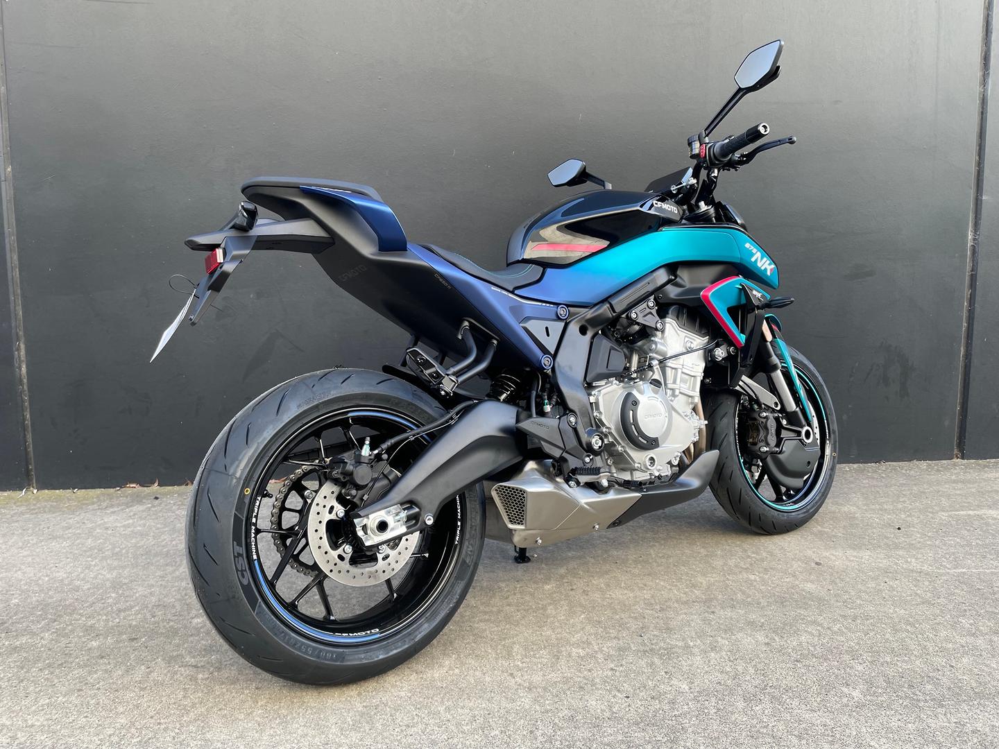 2026 CF MOTO 675 NK ROAD