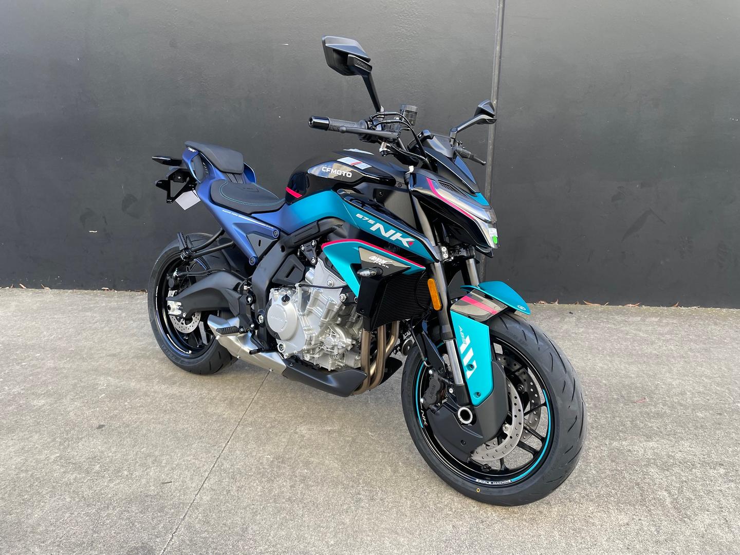 2026 CF MOTO 675 NK ROAD