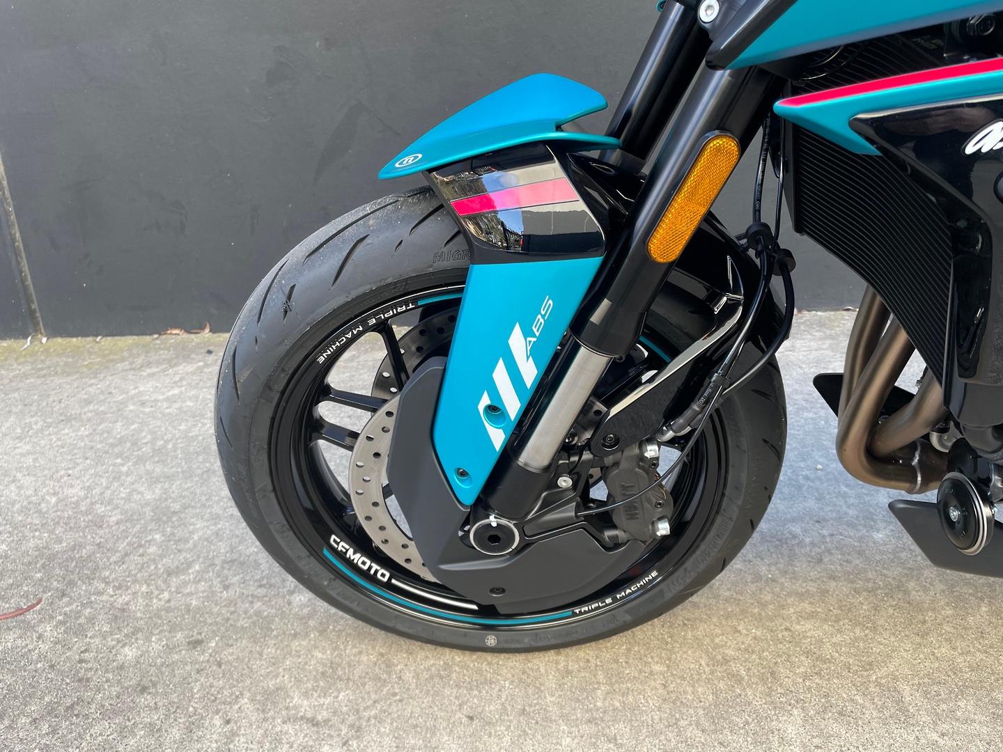 2026 CF MOTO 675 NK ROAD