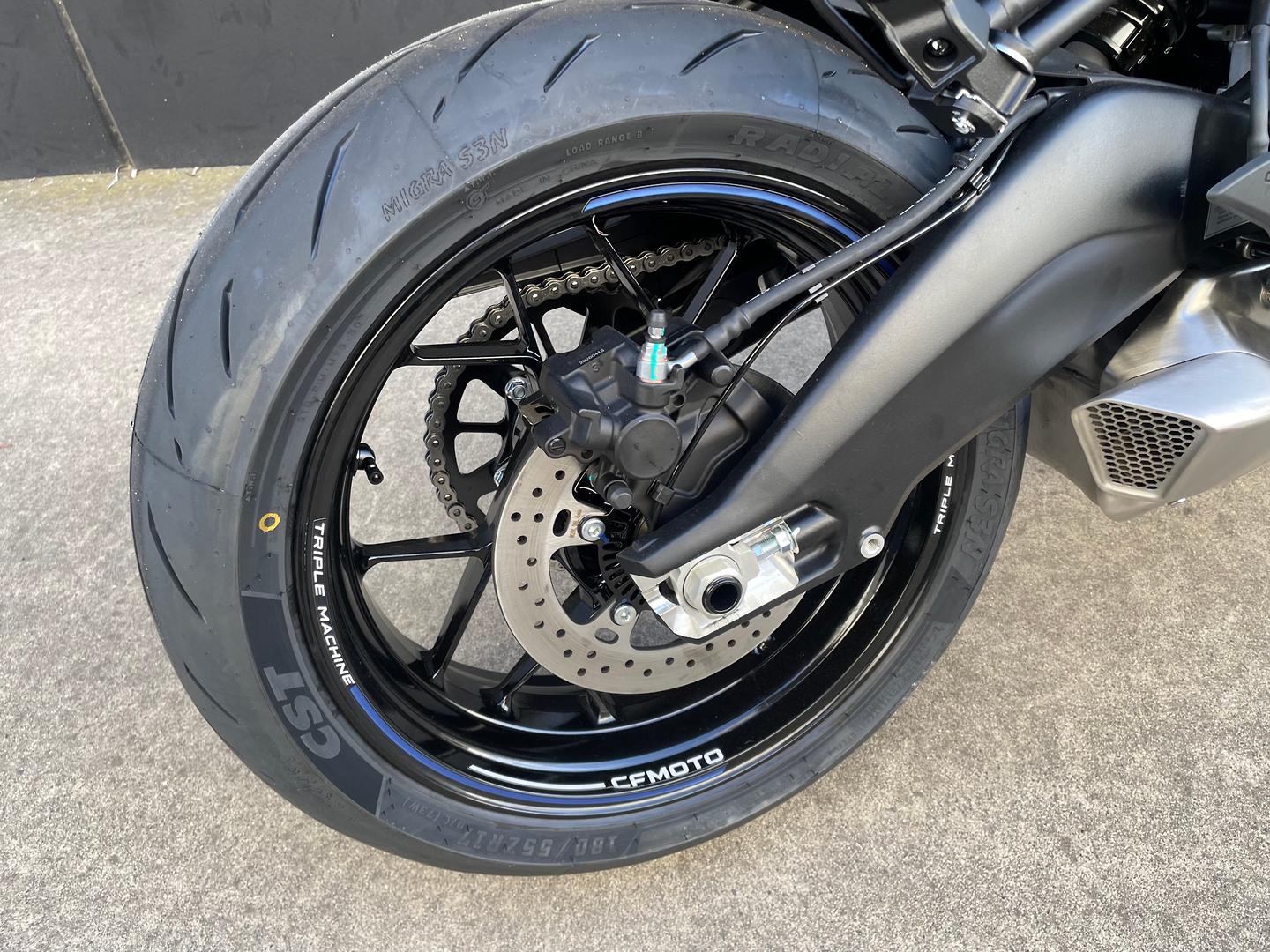2026 CF MOTO 675 NK ROAD
