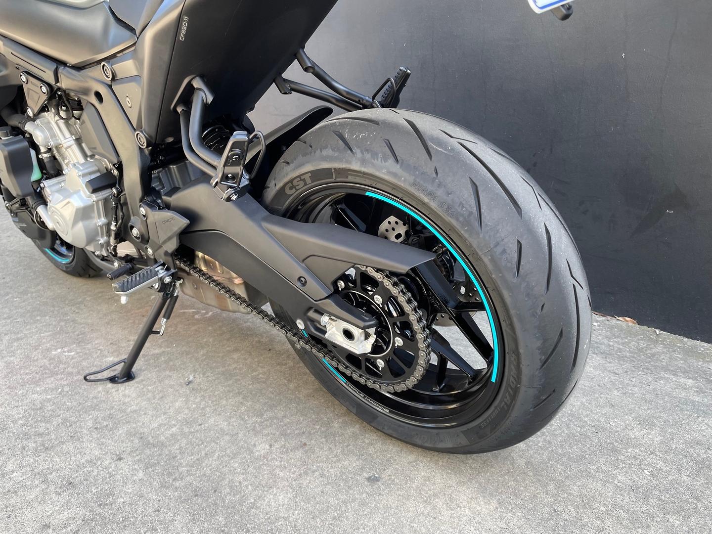 2026 CFMOTO 675 NK ROAD