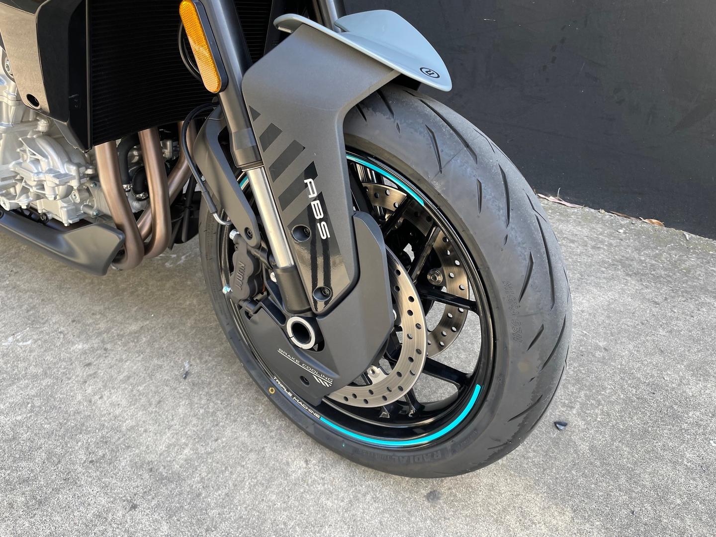 2026 CFMOTO 675 NK ROAD