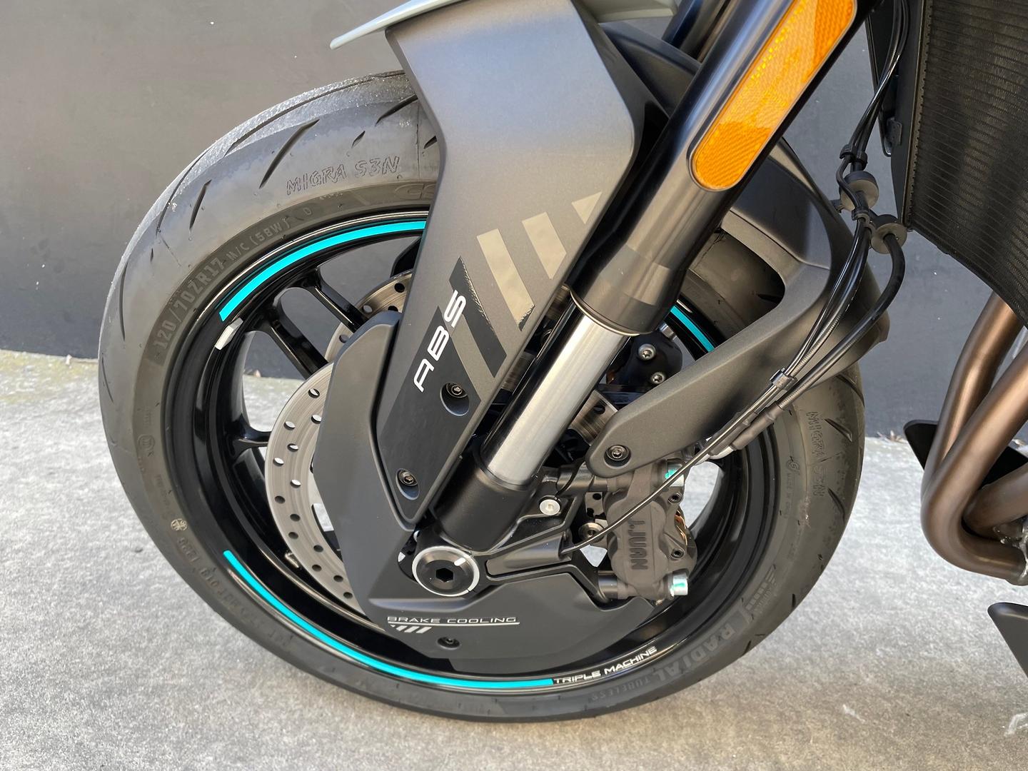 2026 CFMOTO 675 NK ROAD