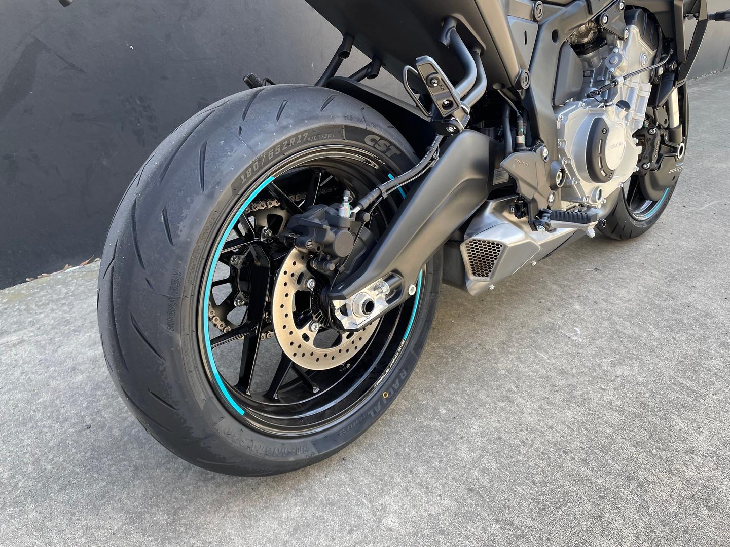 2026 CFMOTO 675 NK ROAD