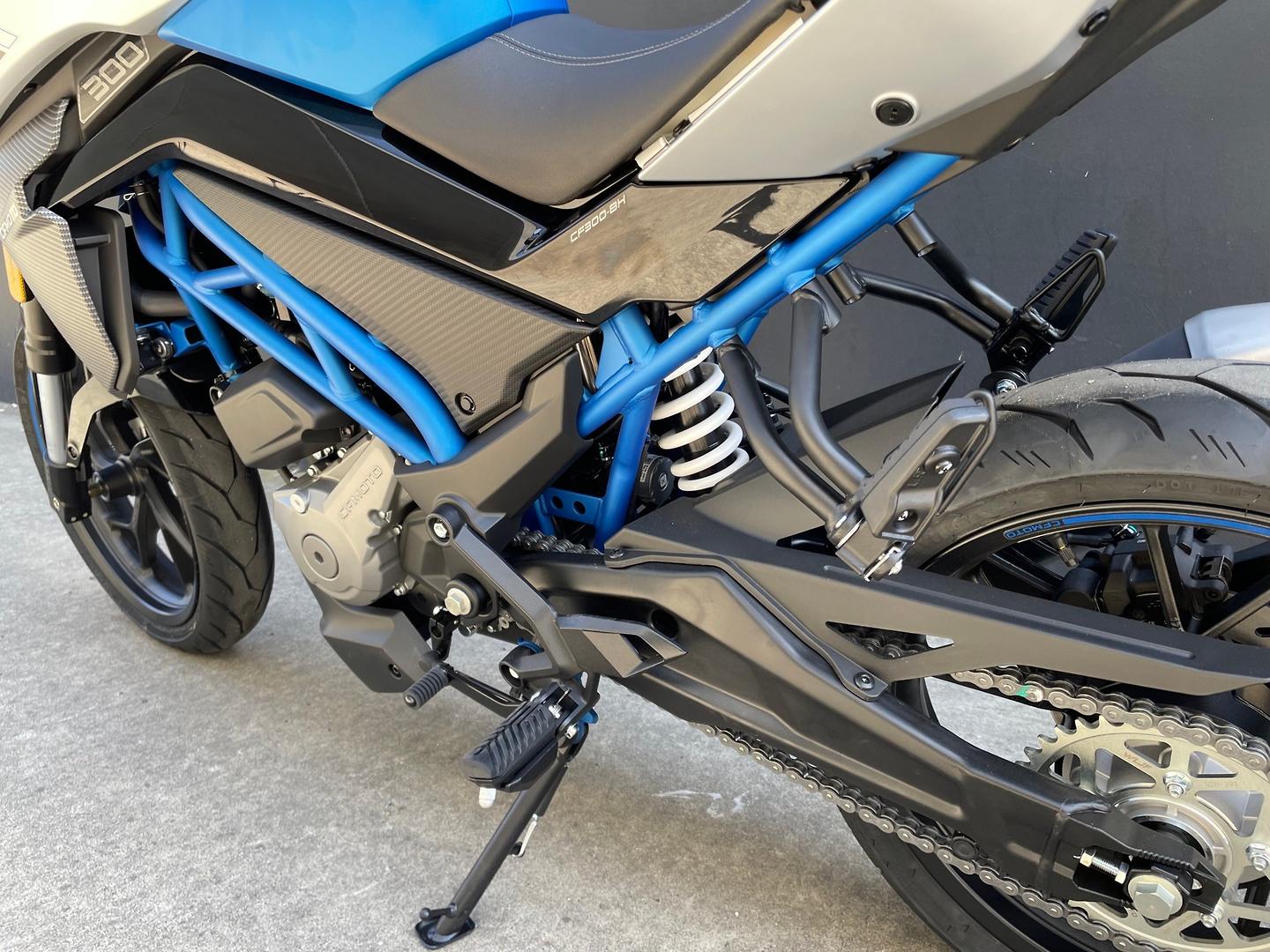 2026 CF MOTO 300 NK ABS ROAD
