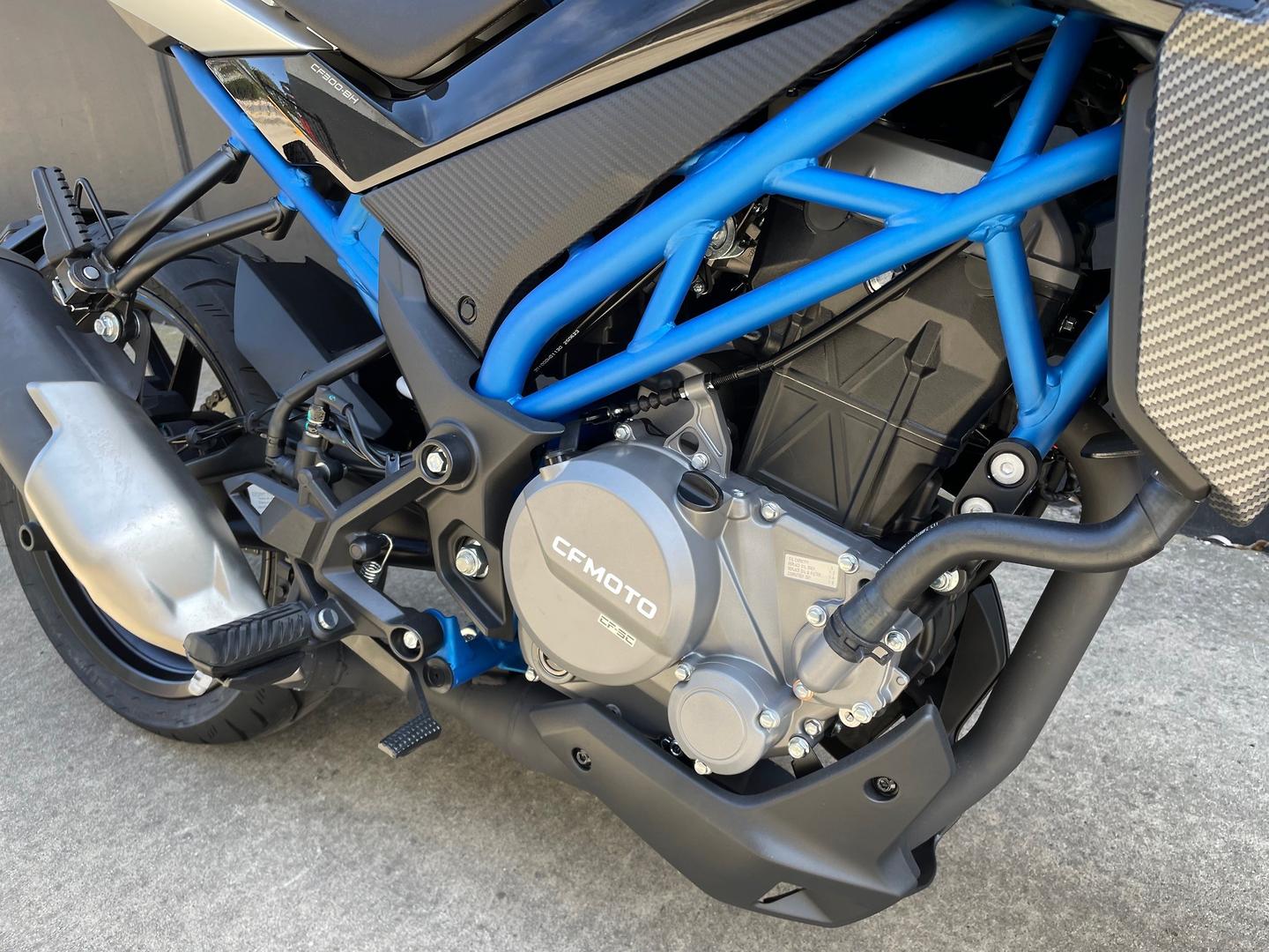 2026 CF MOTO 300 NK ABS ROAD