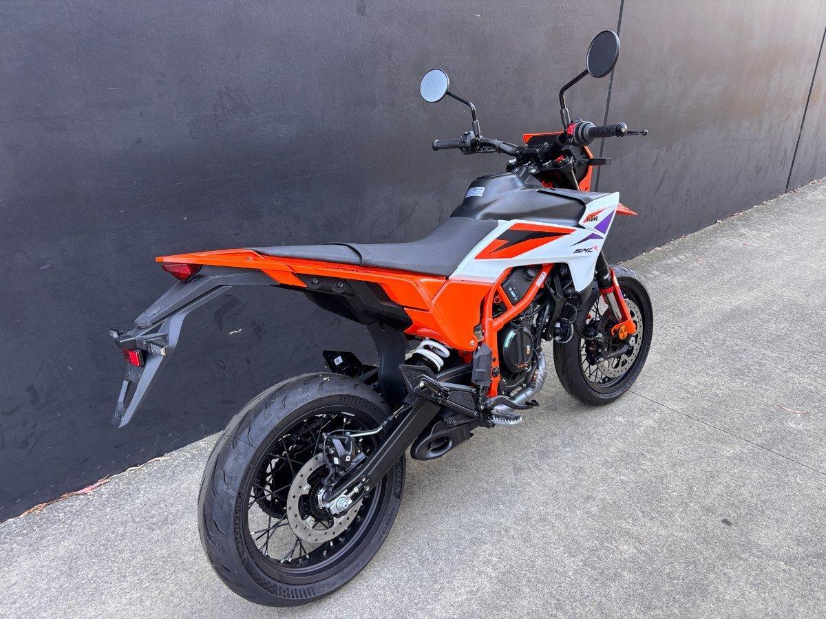 2025 KTM 390 SMC R SUPERMOTARD