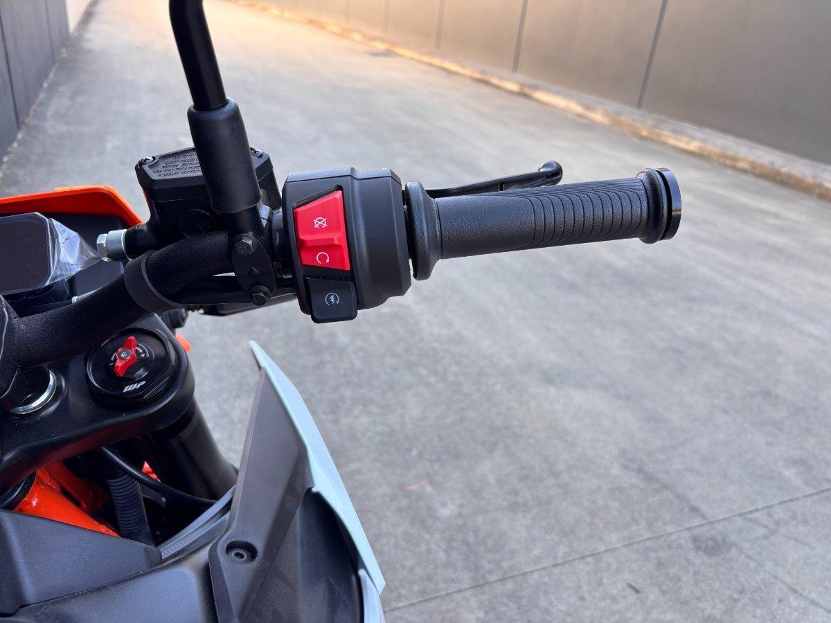 2025 KTM 390 SMC R SUPERMOTARD