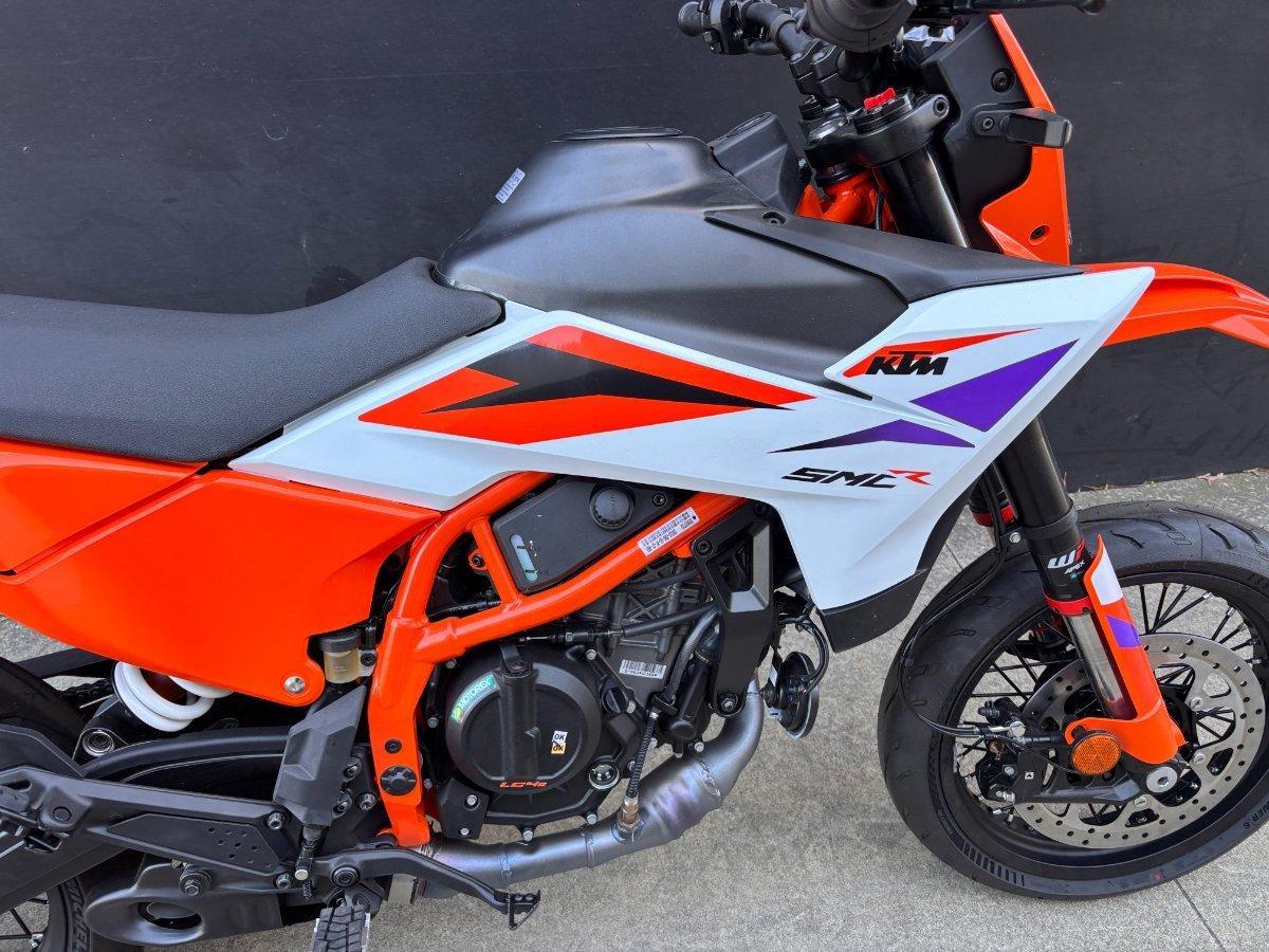 2025 KTM 390 SMC R SUPERMOTARD