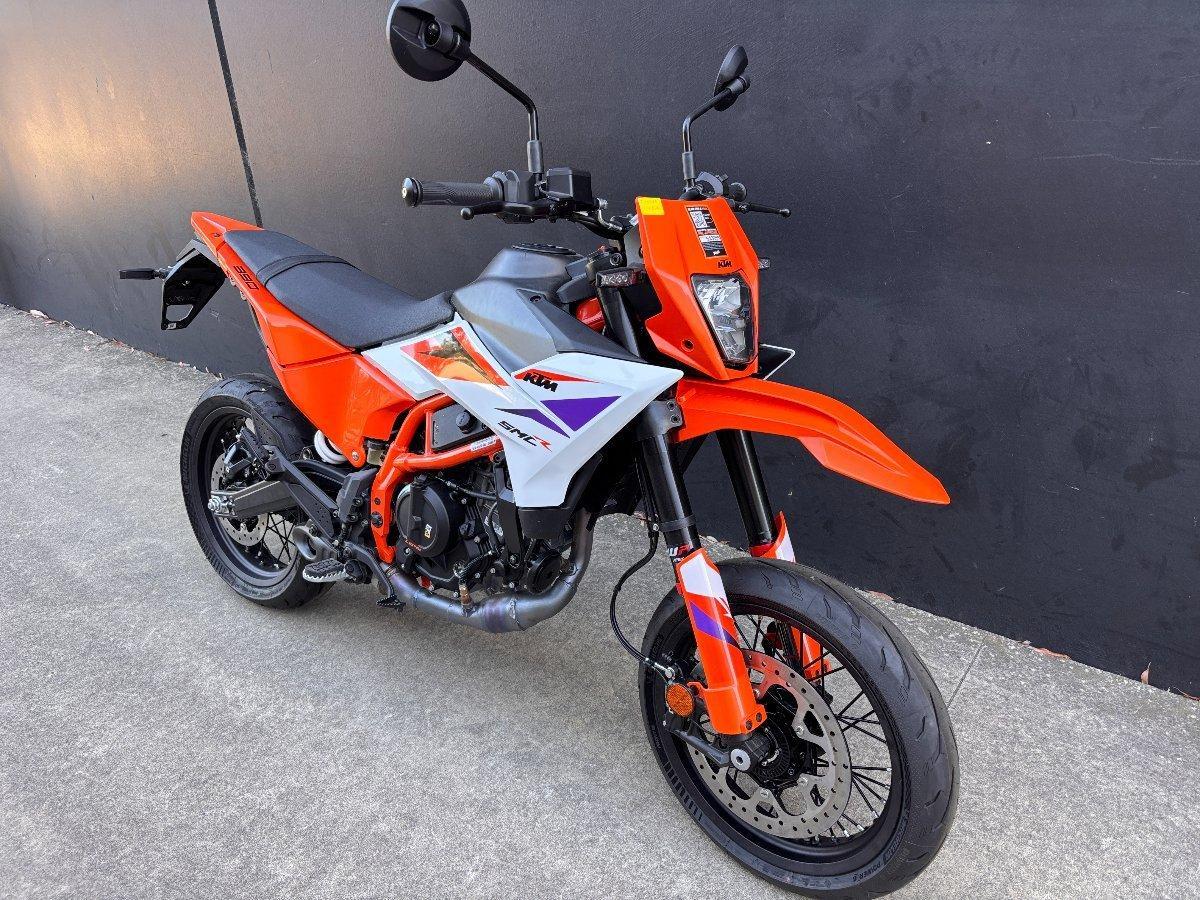 2025 KTM 390 SMC R SUPERMOTARD
