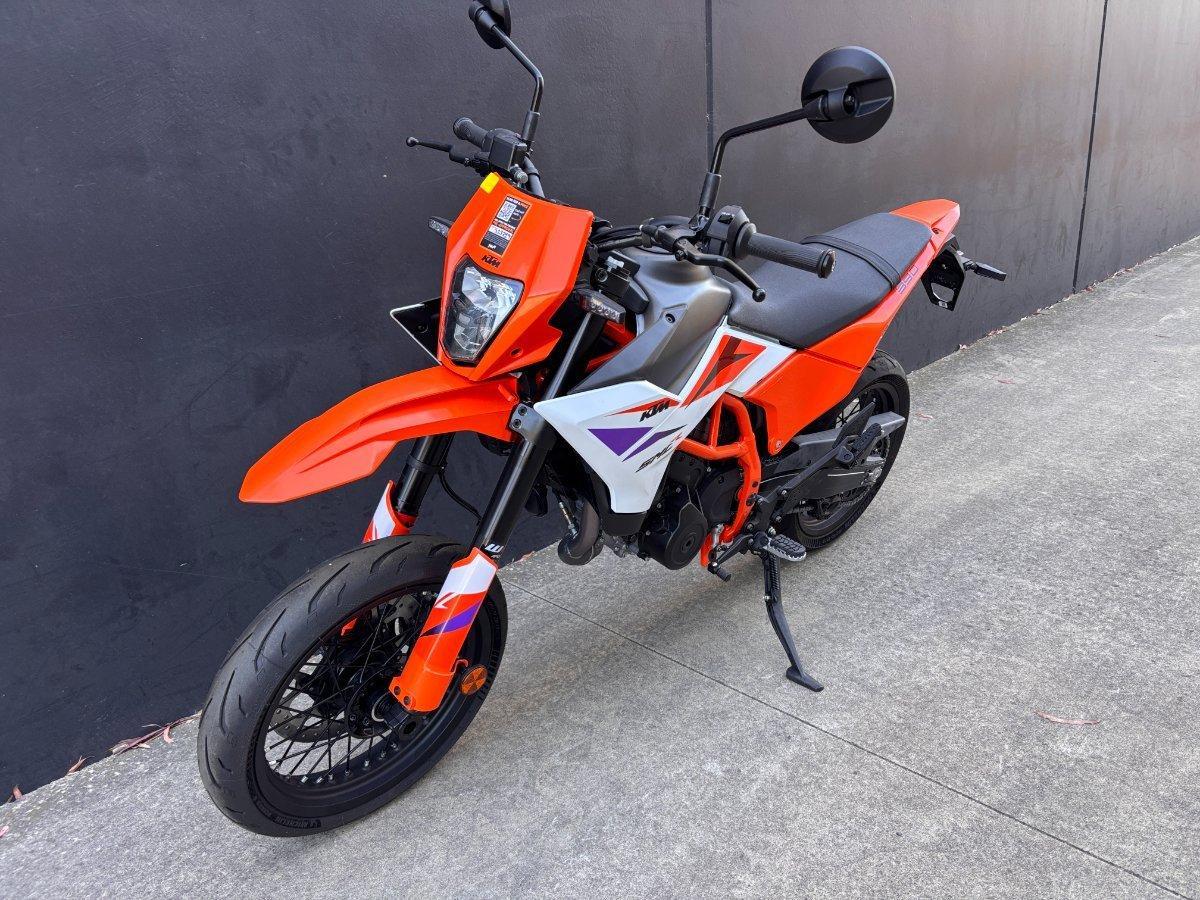 2025 KTM 390 SMC R SUPERMOTARD