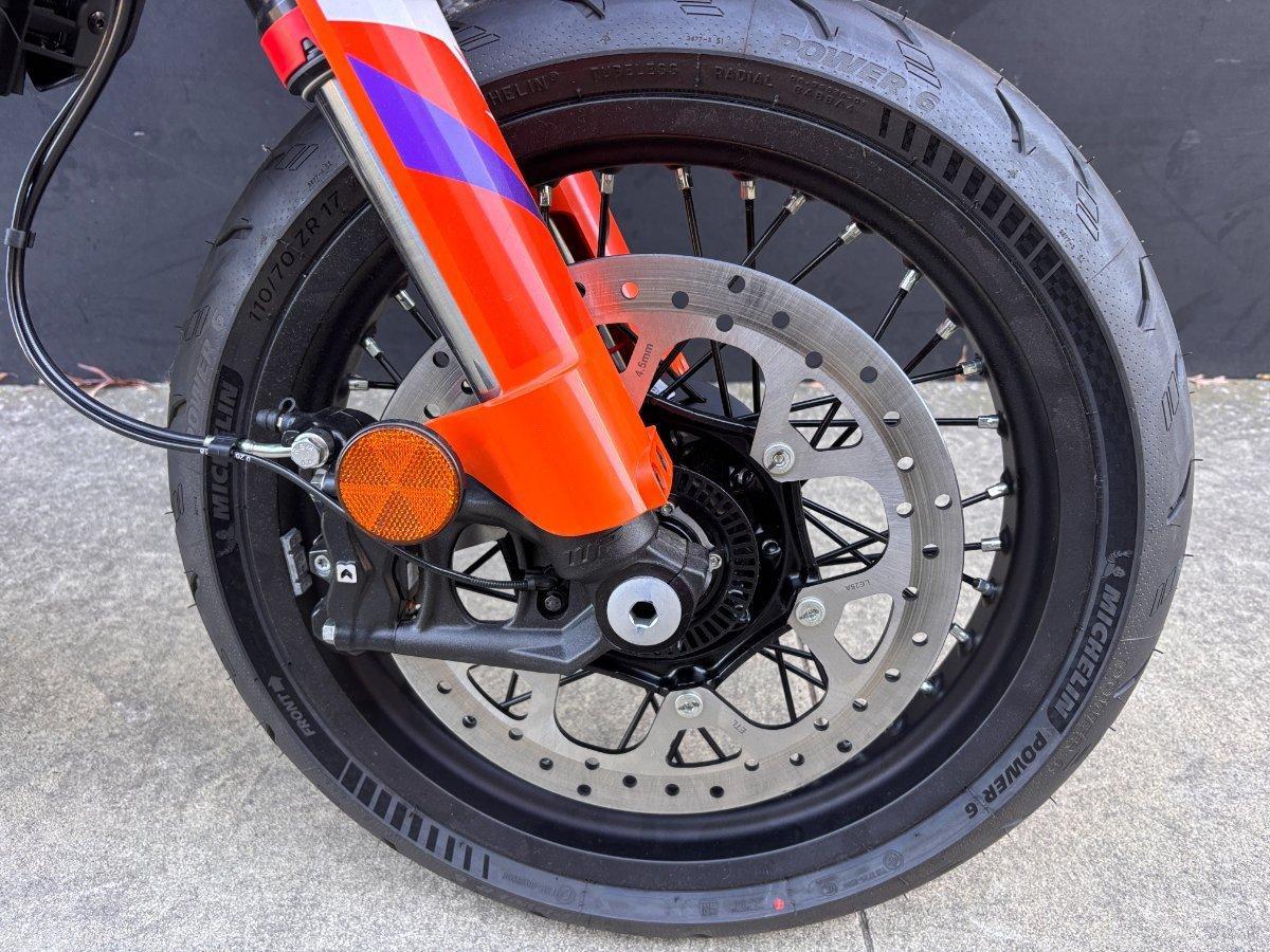 2025 KTM 390 SMC R SUPERMOTARD