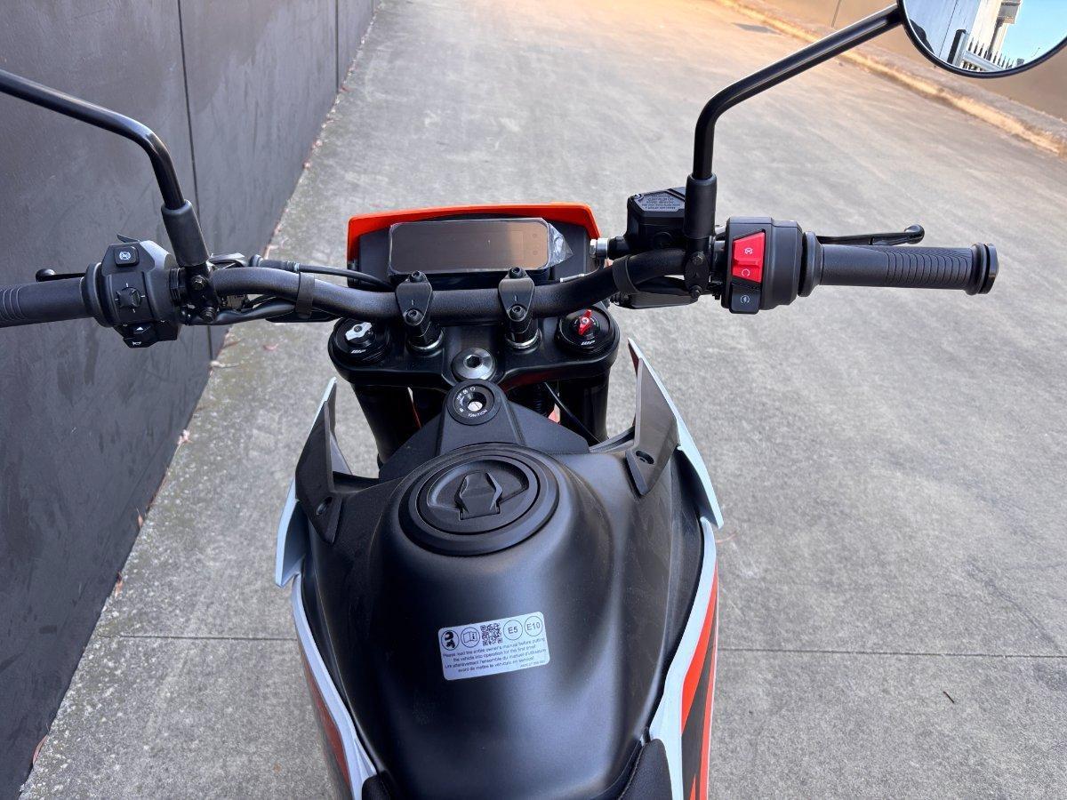 2025 KTM 390 SMC R SUPERMOTARD