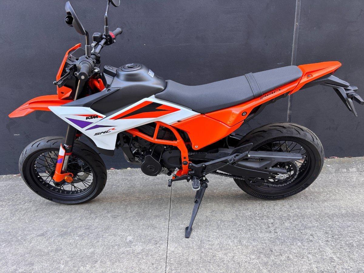 2025 KTM 390 SMC R SUPERMOTARD