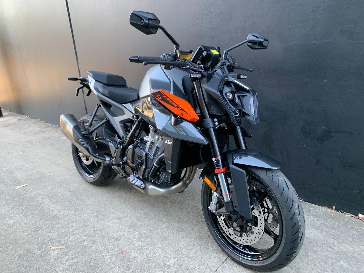 2024 KTM 990 DUKE ROAD