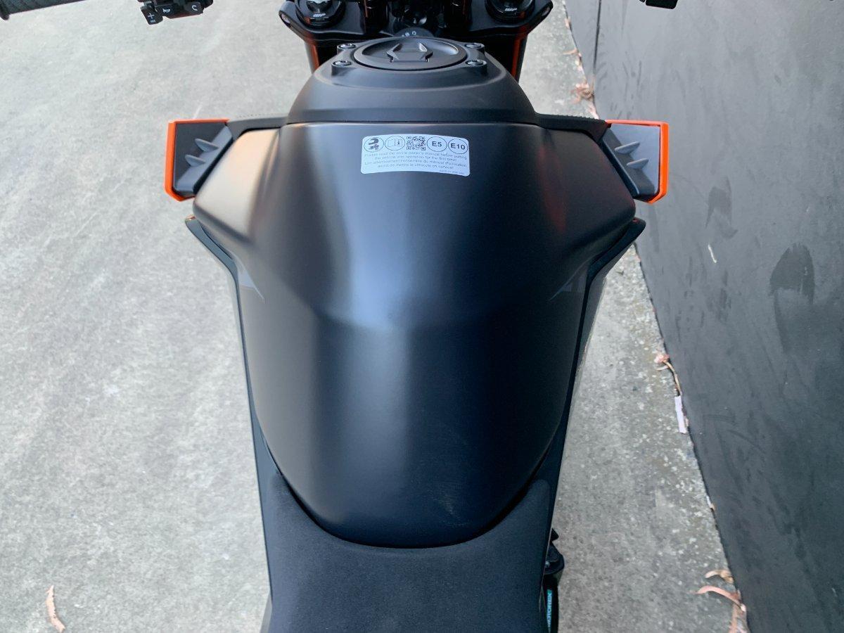 2024 KTM 990 DUKE ROAD