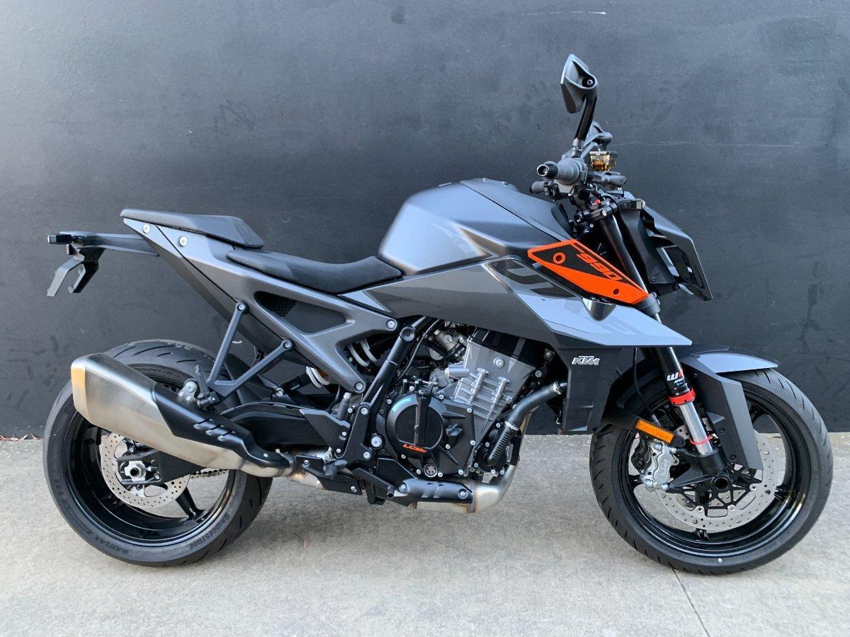 2024 KTM 990 DUKE ROAD
