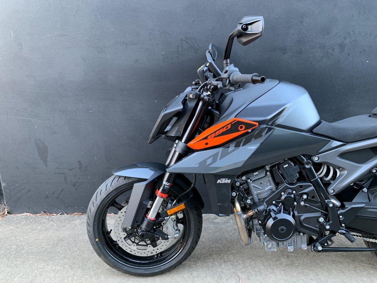 2024 KTM 990 DUKE ROAD
