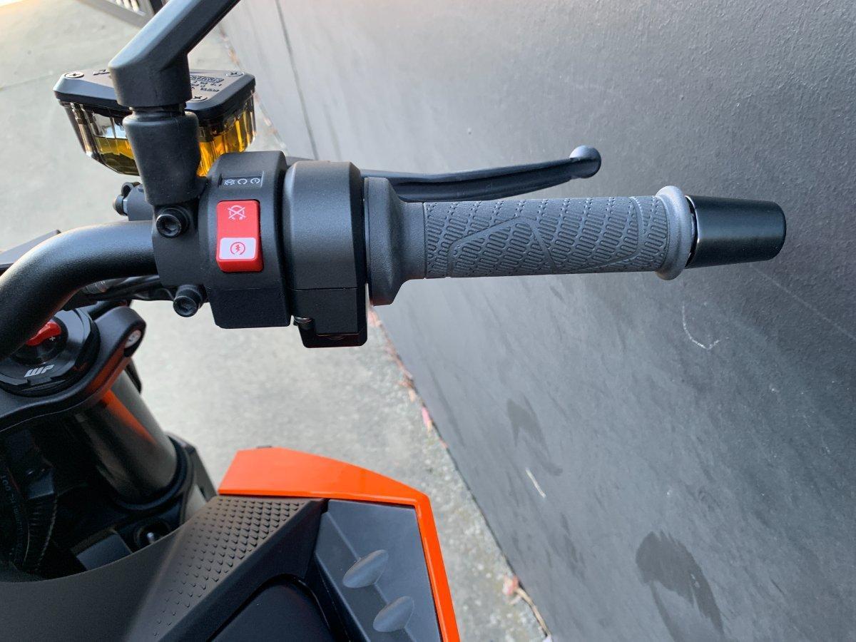 2024 KTM 990 DUKE ROAD