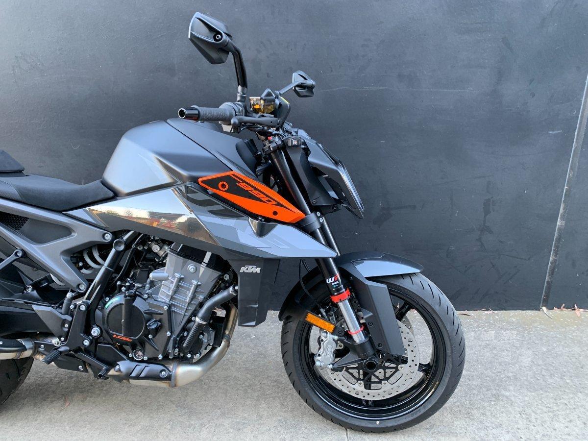 2024 KTM 990 DUKE ROAD