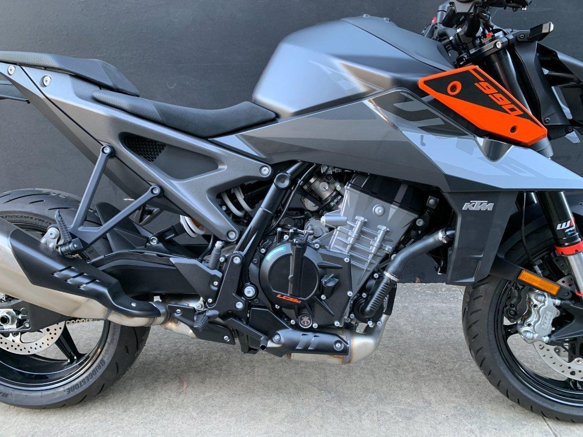 2024 KTM 990 DUKE ROAD