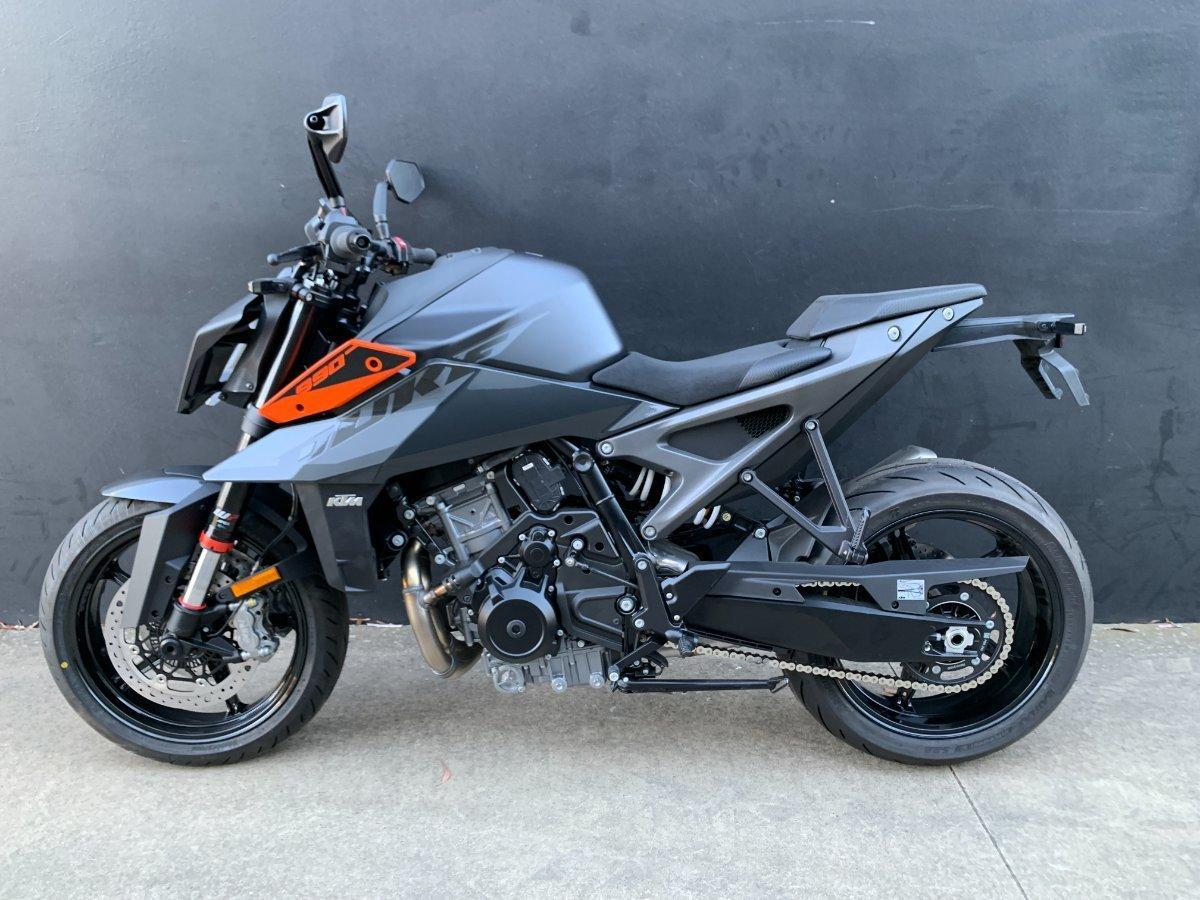 2024 KTM 990 DUKE ROAD