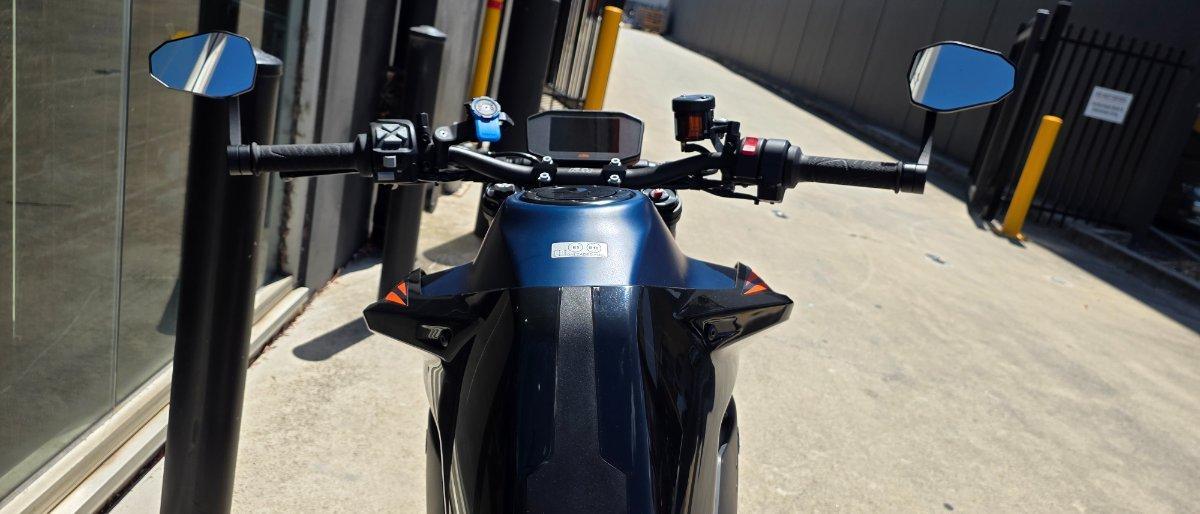 2023 KTM 890 DUKE R ROAD