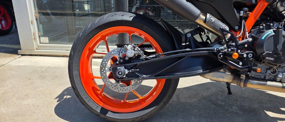2023 KTM 890 DUKE R ROAD