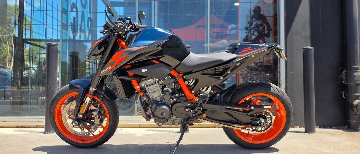 2023 KTM 890 DUKE R ROAD