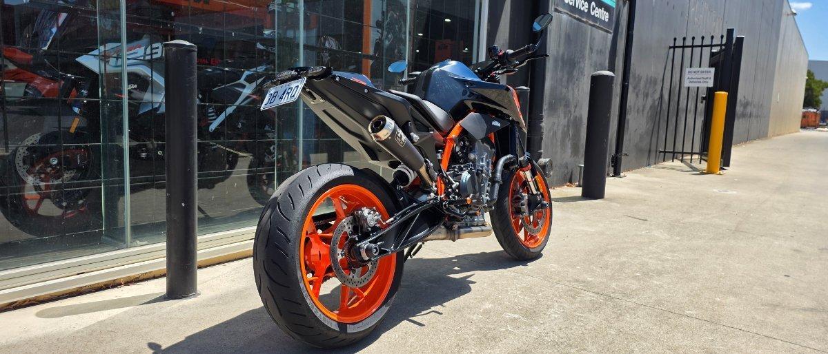 2023 KTM 890 DUKE R ROAD