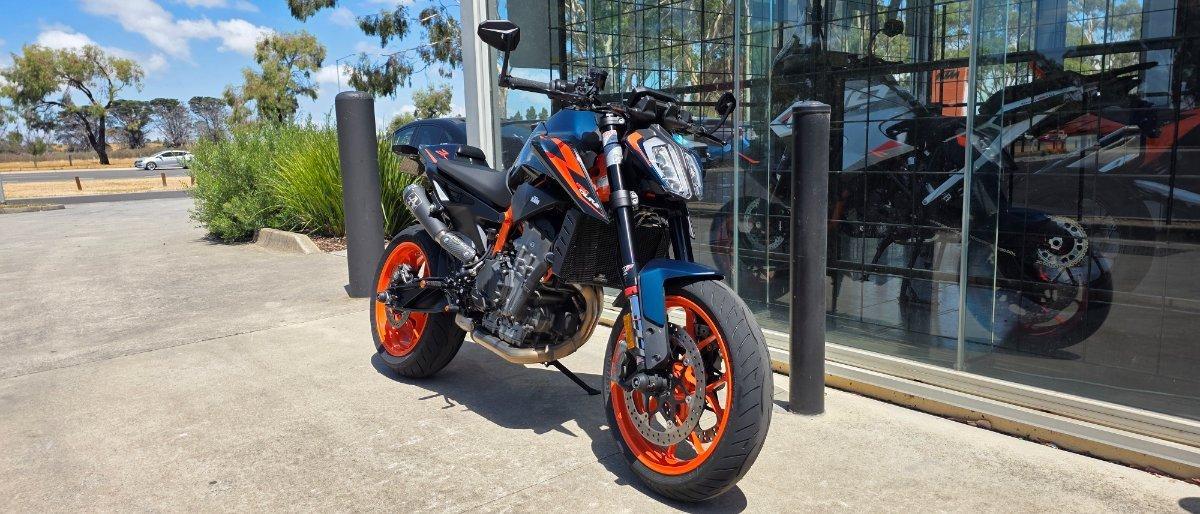 2023 KTM 890 DUKE R ROAD