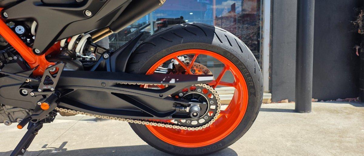 2023 KTM 890 DUKE R ROAD