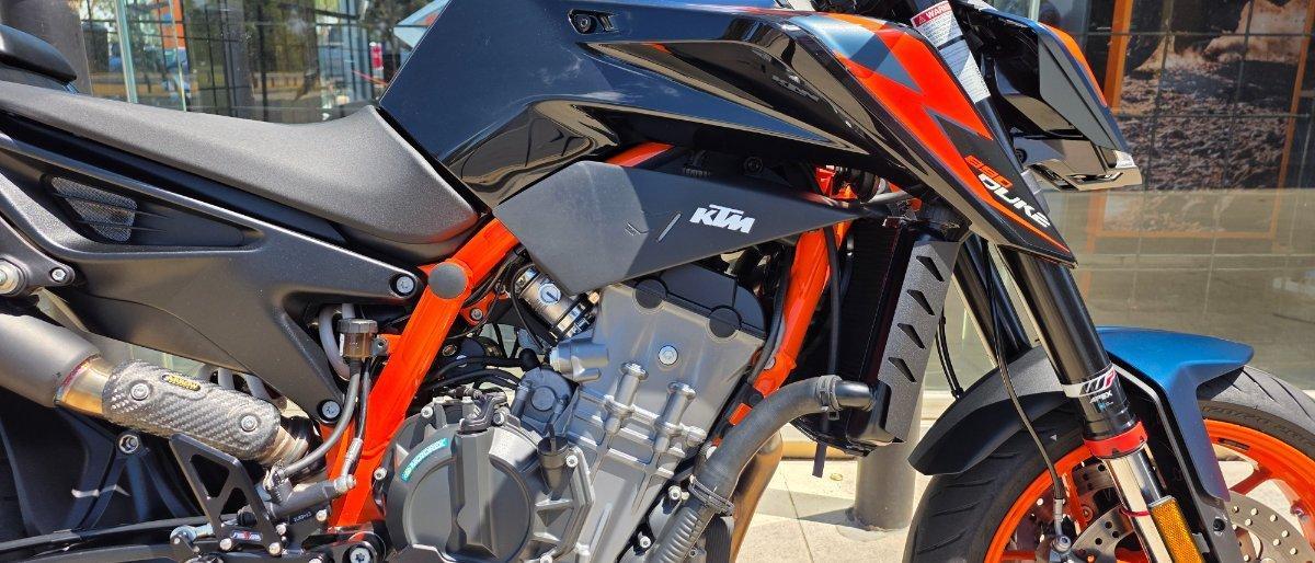 2023 KTM 890 DUKE R ROAD