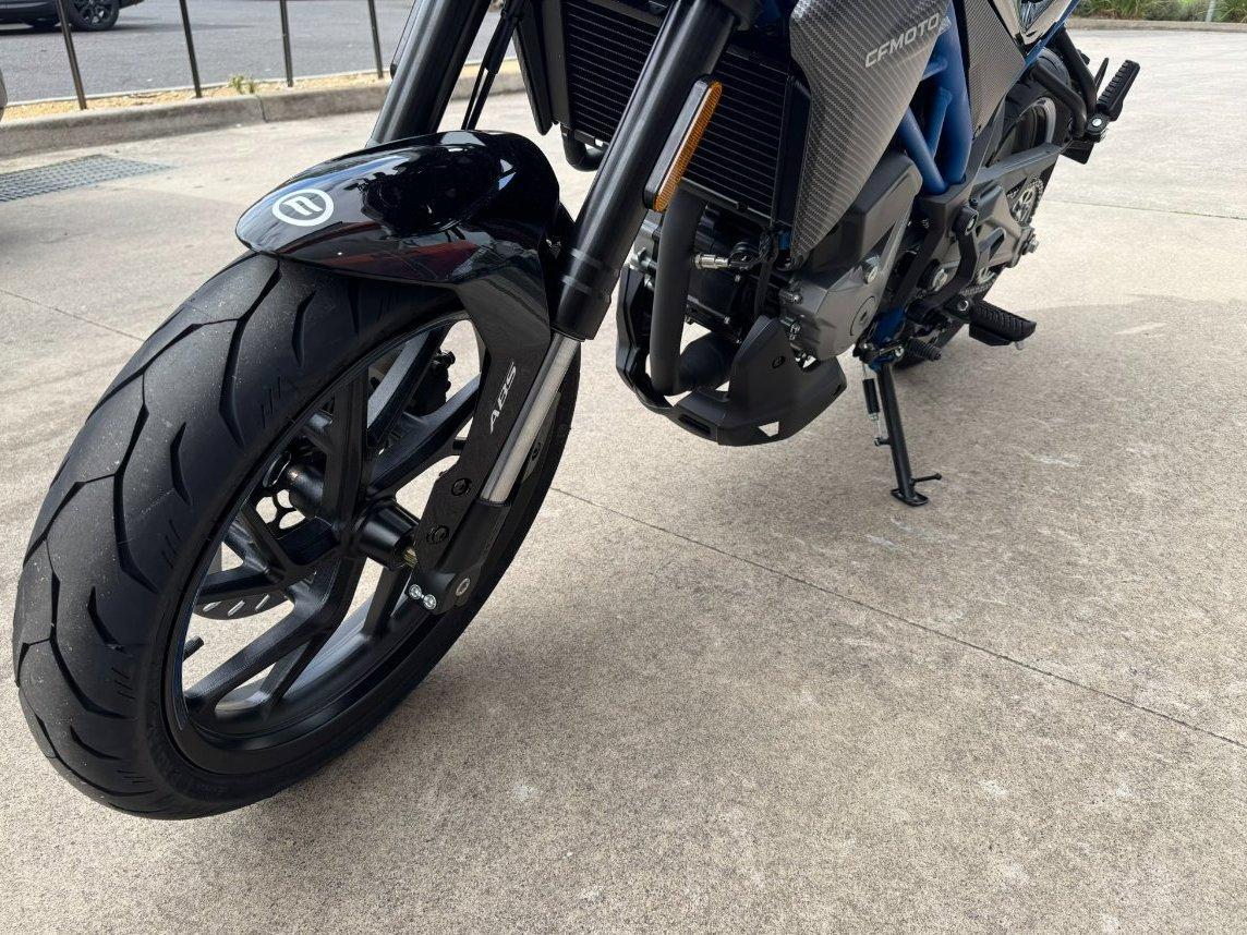 2025 CF MOTO 300 NK ABS ROAD