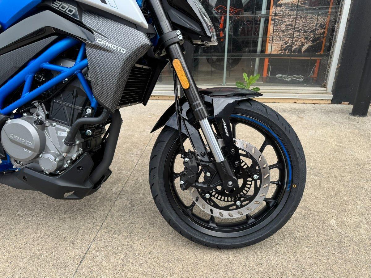 2025 CF MOTO 300 NK ABS ROAD