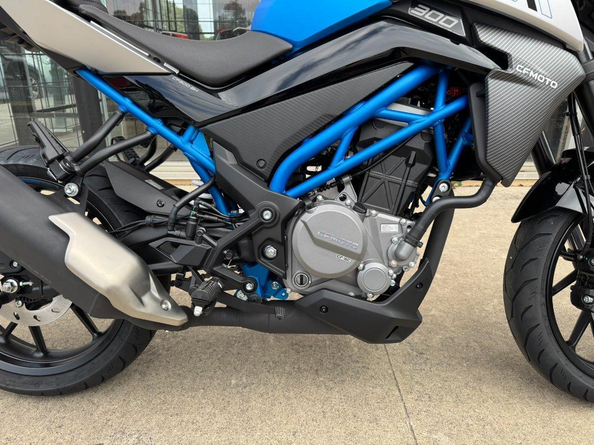 2025 CF MOTO 300 NK ABS ROAD