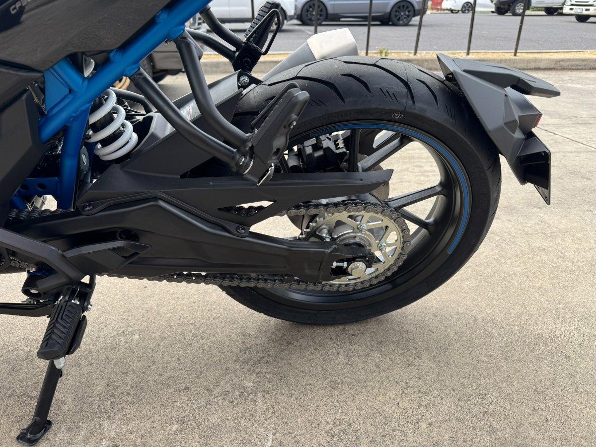 2025 CF MOTO 300 NK ABS ROAD