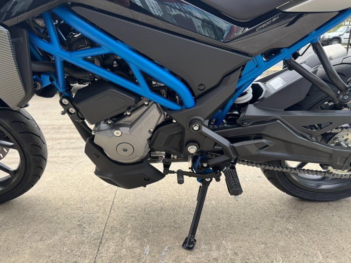 2025 CF MOTO 300 NK ABS ROAD