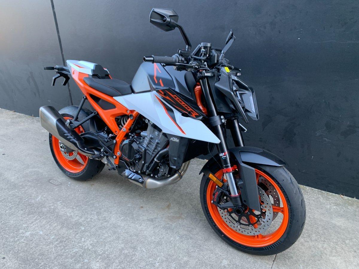 2026 KTM 990 DUKE R ROAD