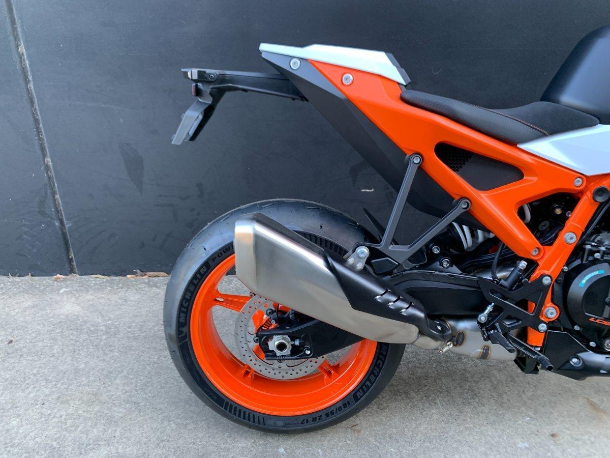 2026 KTM 990 DUKE R ROAD