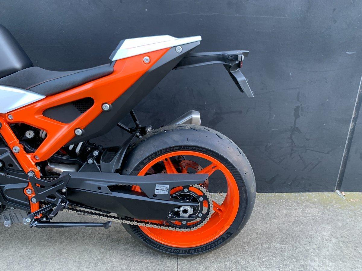 2026 KTM 990 DUKE R ROAD