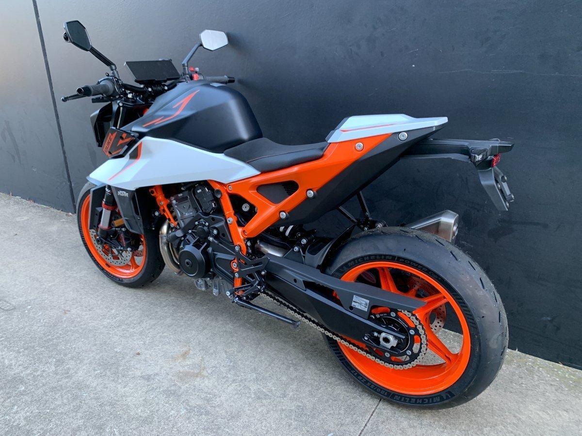 2026 KTM 990 DUKE R ROAD