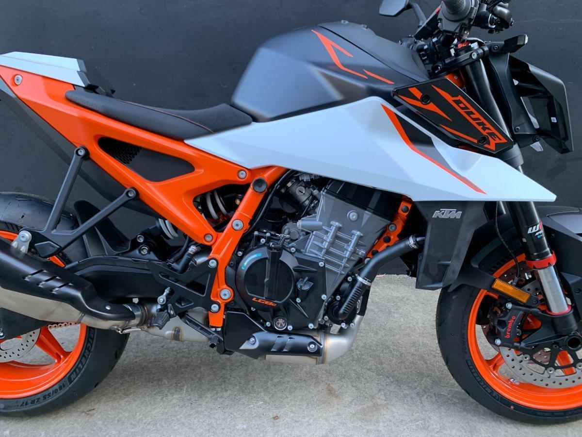 2026 KTM 990 DUKE R ROAD