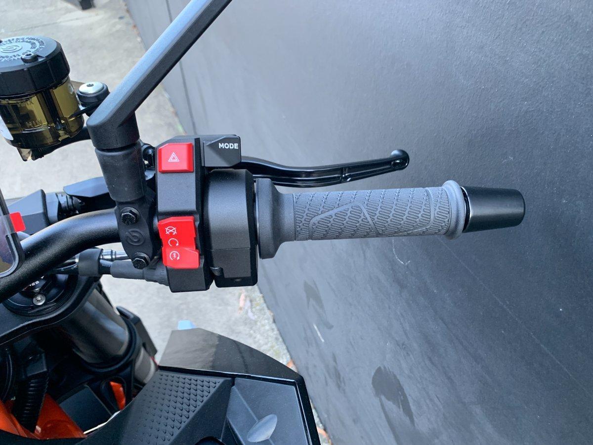 2026 KTM 990 DUKE R ROAD