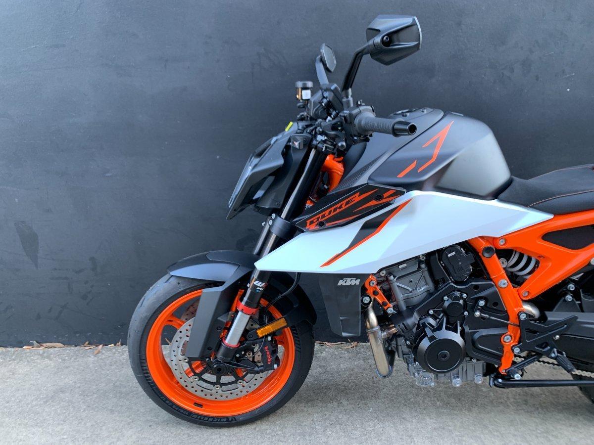 2026 KTM 990 DUKE R ROAD