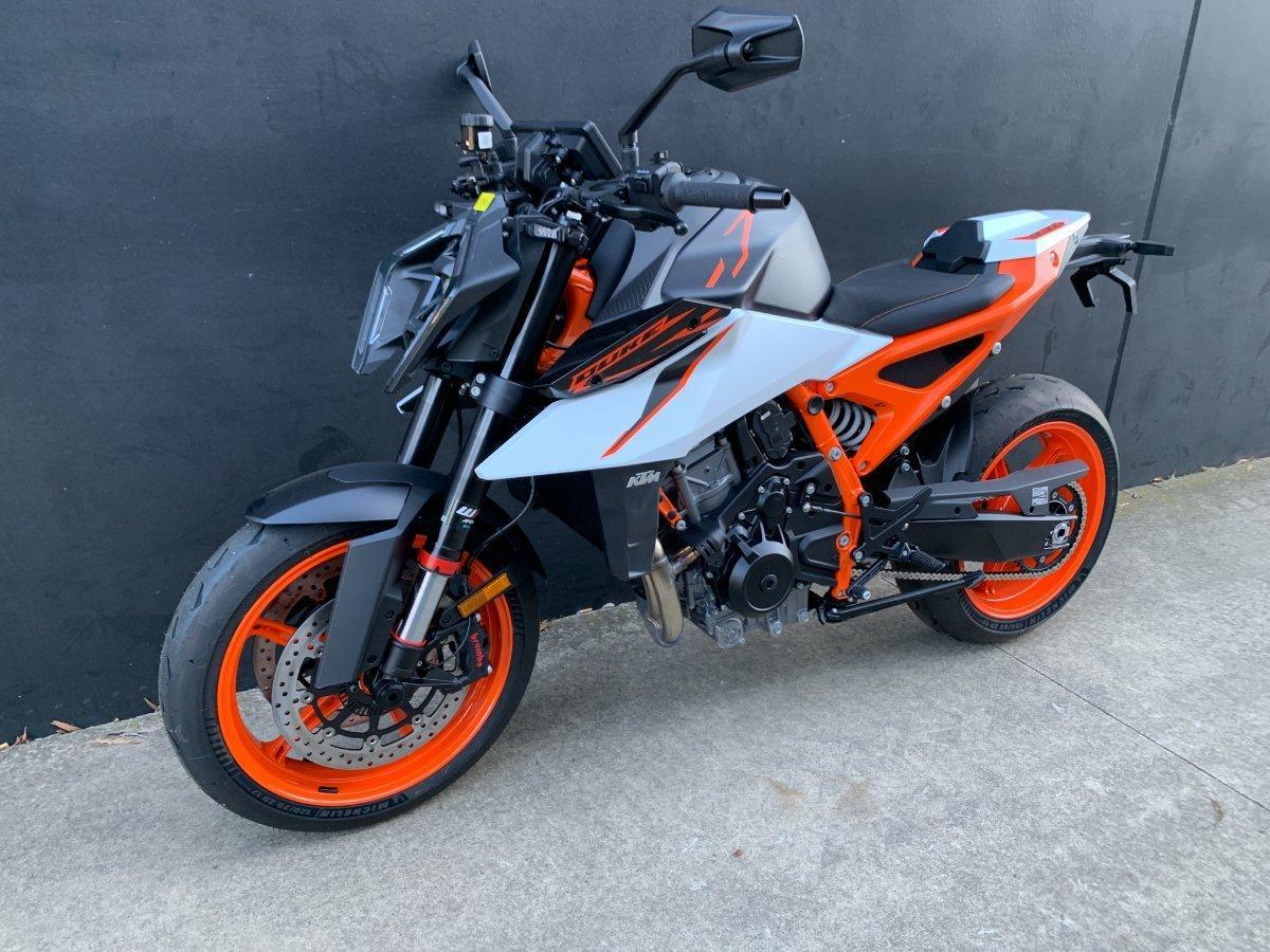 2026 KTM 990 DUKE R ROAD
