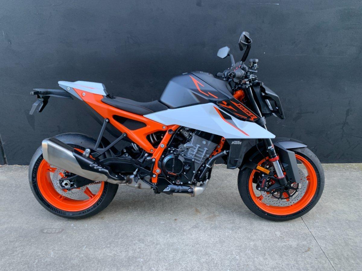 2026 KTM 990 DUKE R ROAD