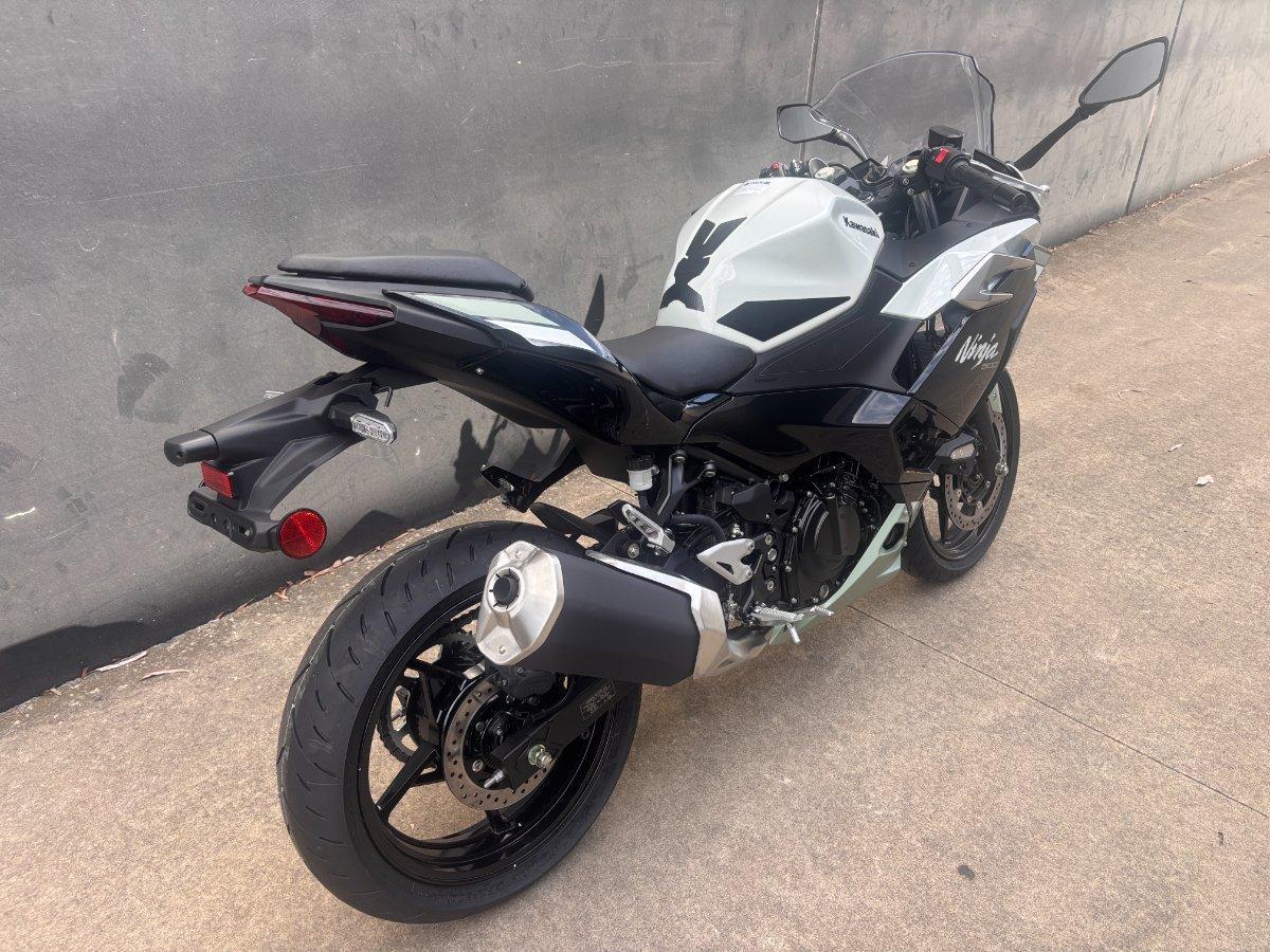 2026 KAWASAKI NINJA 500 SE (LAMS) SPORTS
