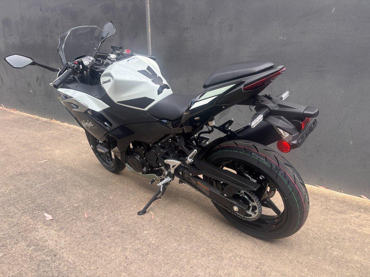 2026 KAWASAKI NINJA 500 SE (LAMS) SPORTS